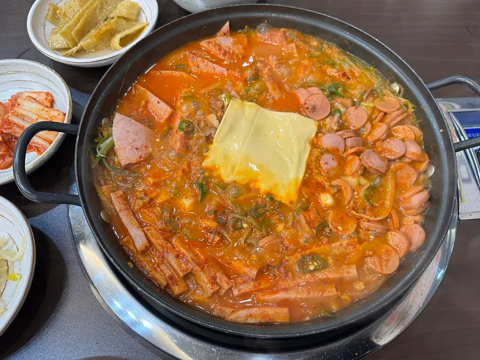 Beef brisket and other ingredients in the budae-jjigae
