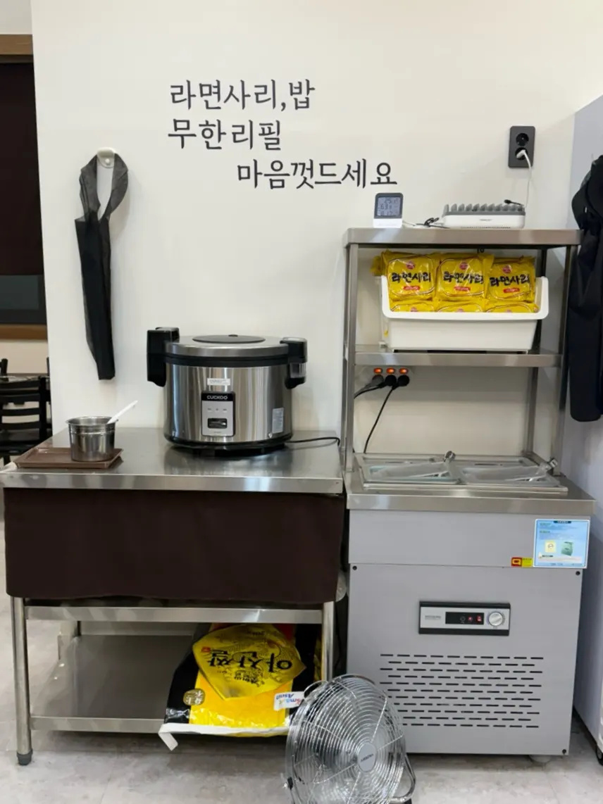 콩나물무침 김치 어묵볶음 반찬 세 가지