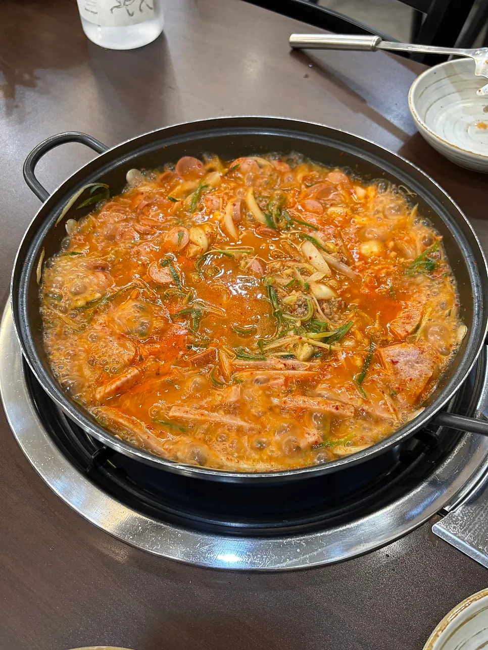 저어준 송탄부대찌개 국물과 건더기