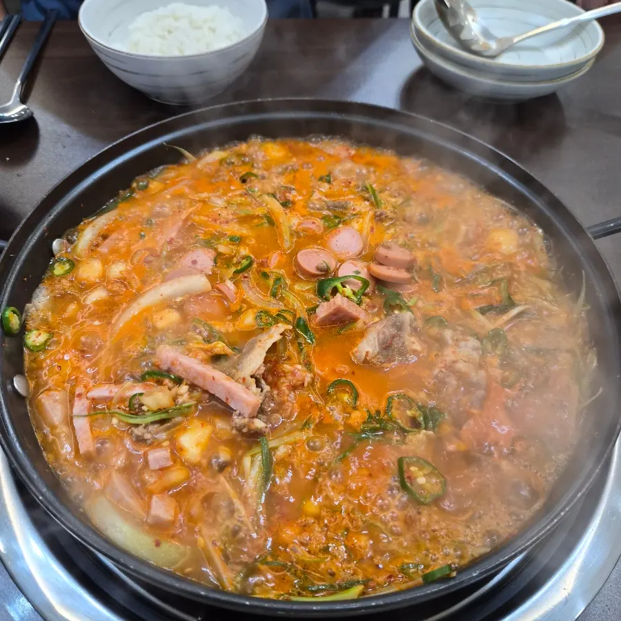 Cheongwon budae-jjigae boiling at the table
