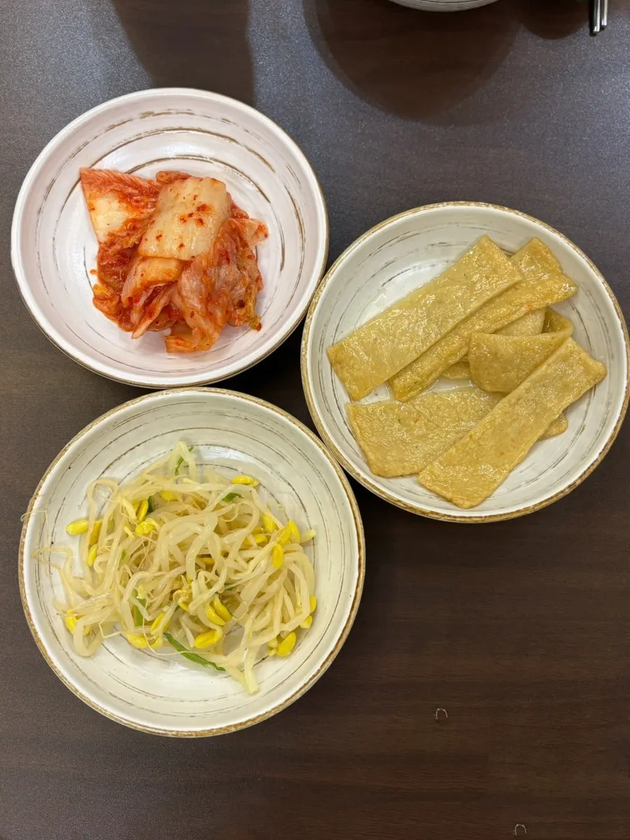 콩나물 어묵 김치 기본 밑반찬 상차림