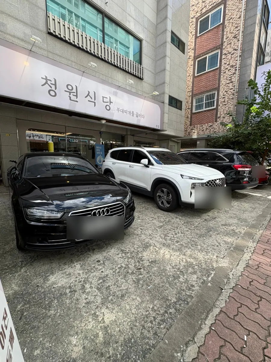 Parking space in front of the restaurant