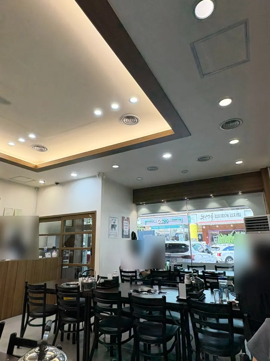 View near the entrance inside Cheongwon Restaurant