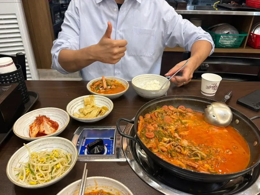 부대찌개에 넣은 라면사리