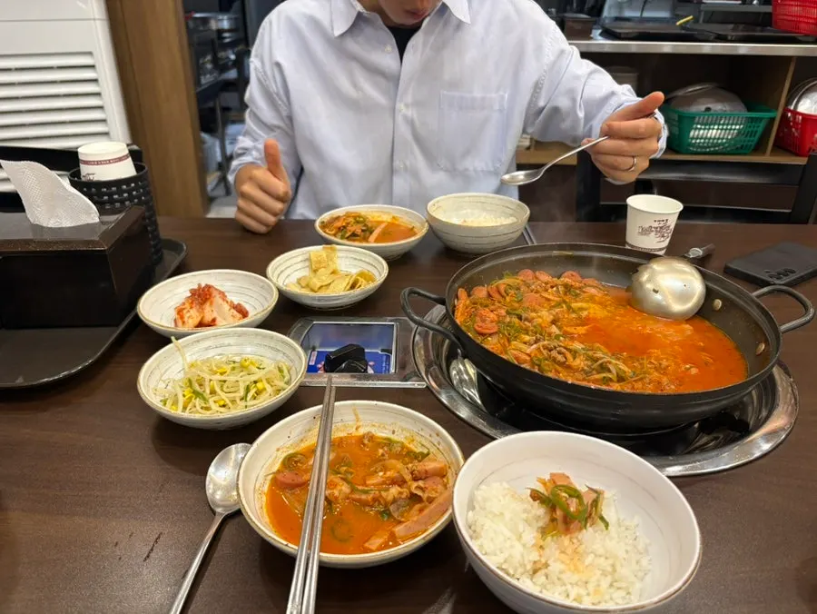 꼬들하게 익은 라면사리 건져 올린 모습