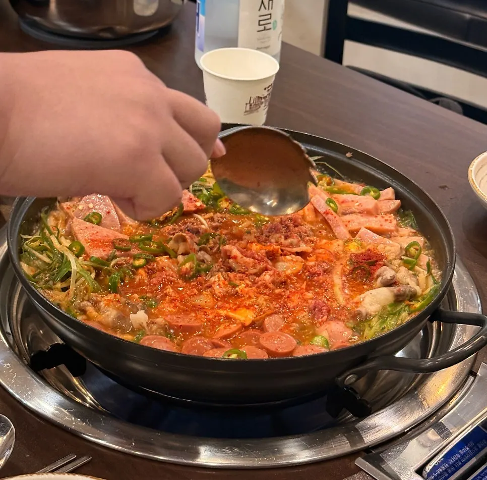 Cheongwon budae-jjigae stirred by staff