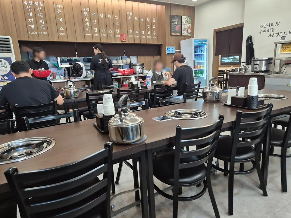 Cheongwon's dining hall filling with customers at 1:30pm