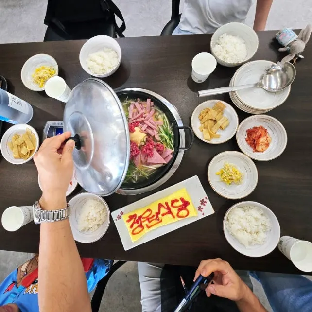 Songtan budae-jjigae served with the lid still on