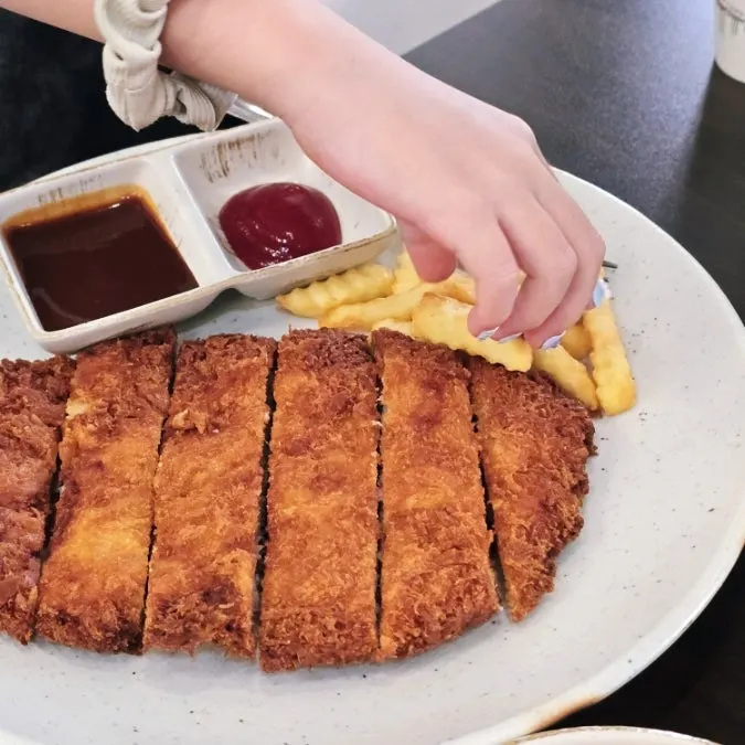 A plate of Cheongwon Restaurant's kids' pork cutlet