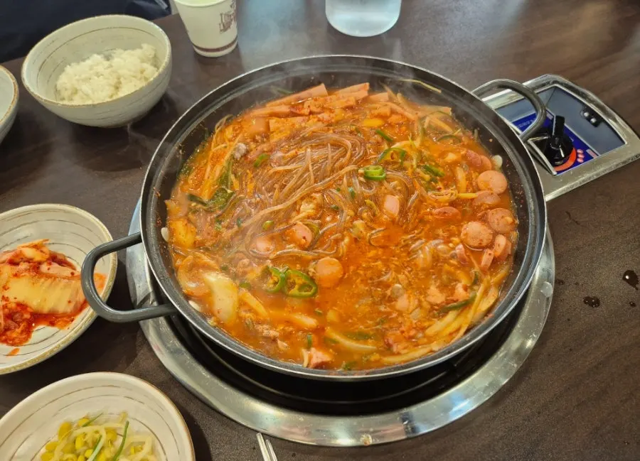 Description of the Cheongwon budae-jjigae menu item