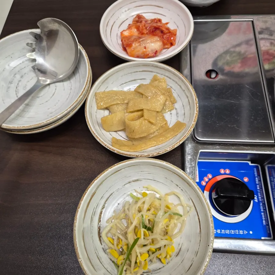 Basic side dishes served with Cheongwon's budae-jjigae