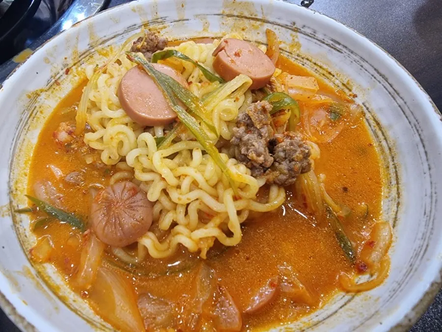 꼬들한 상태로 건져 올린 라면사리