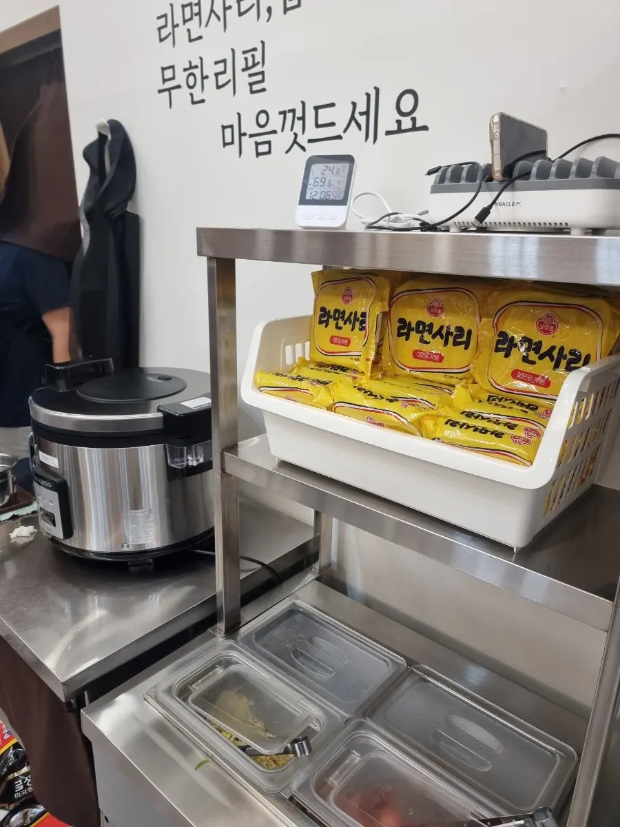 식사를 마친 청원식당 테이블