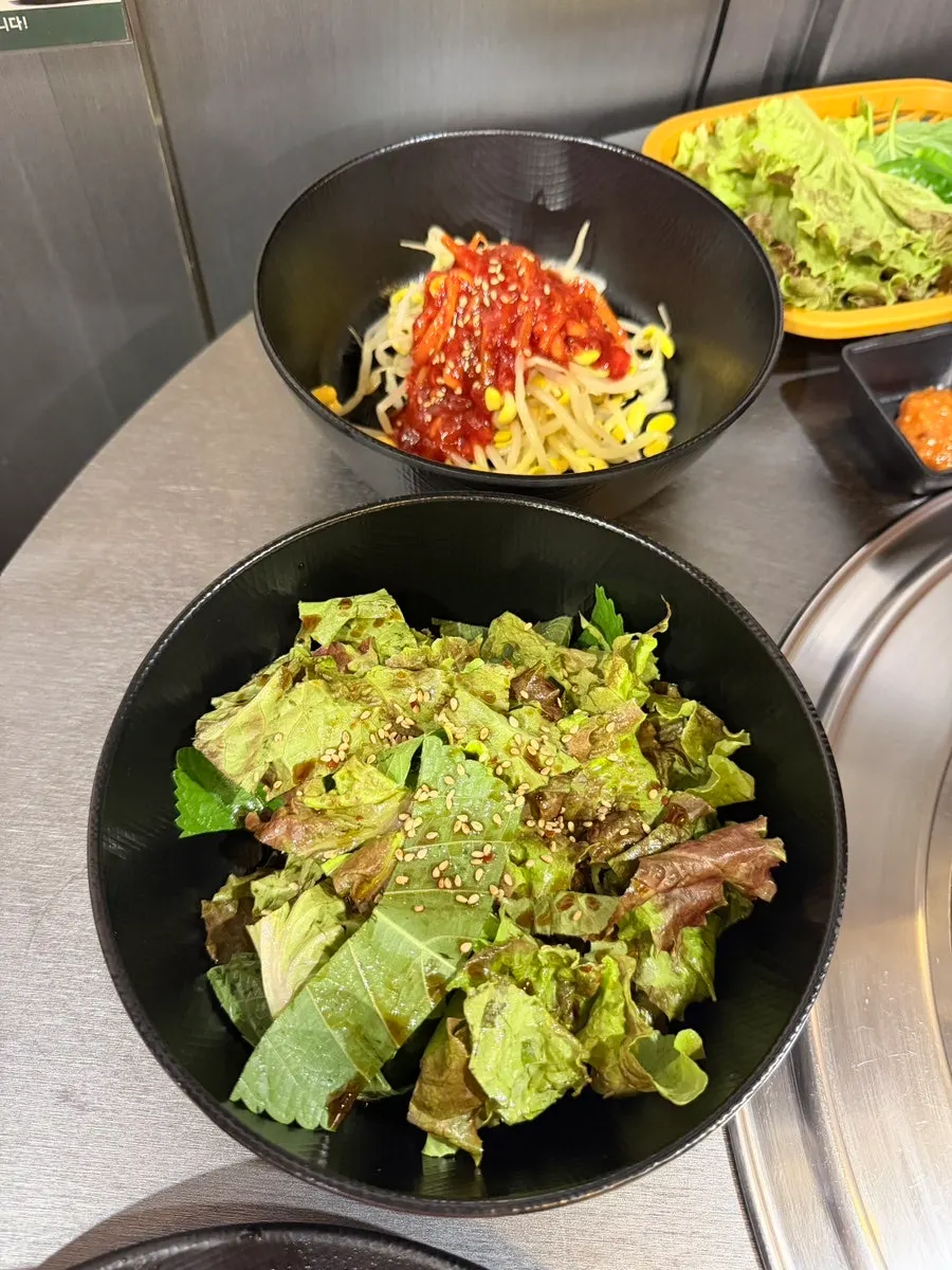 Side dish spread at Cheongujeong Sinwolseong Branch