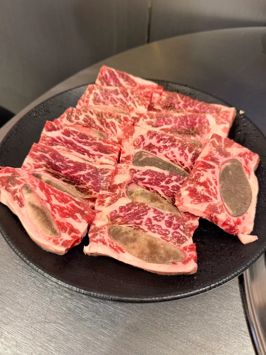 600g plate of LA-style raw flower beef short ribs served
