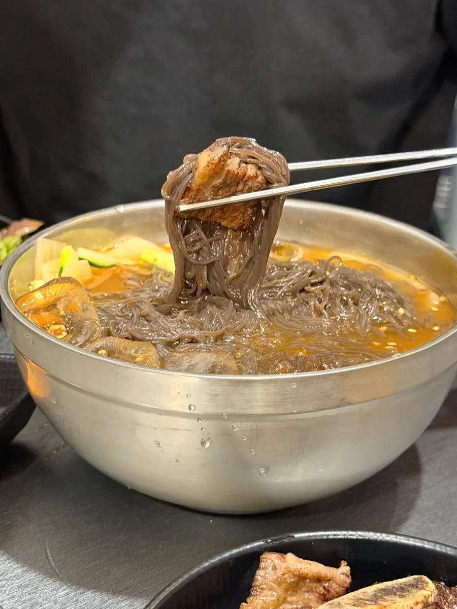 Beef short ribs served together with cold noodles