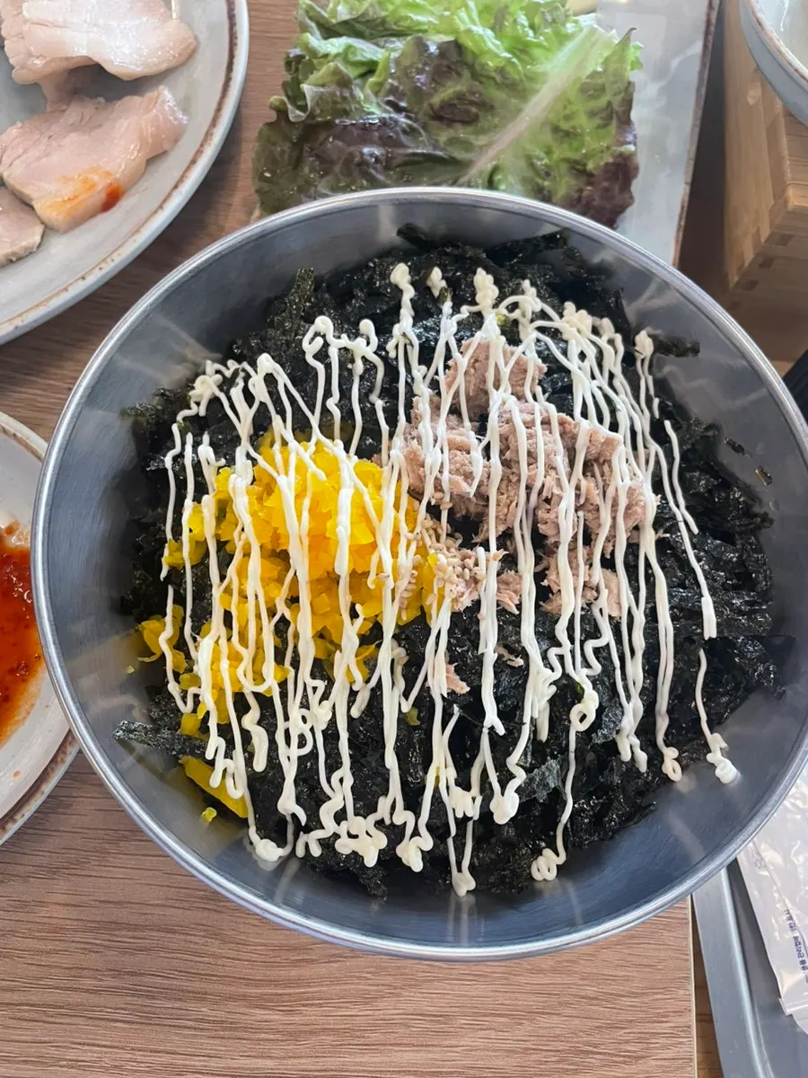 무말랭이와 새우젓 올린 보쌈 쌈