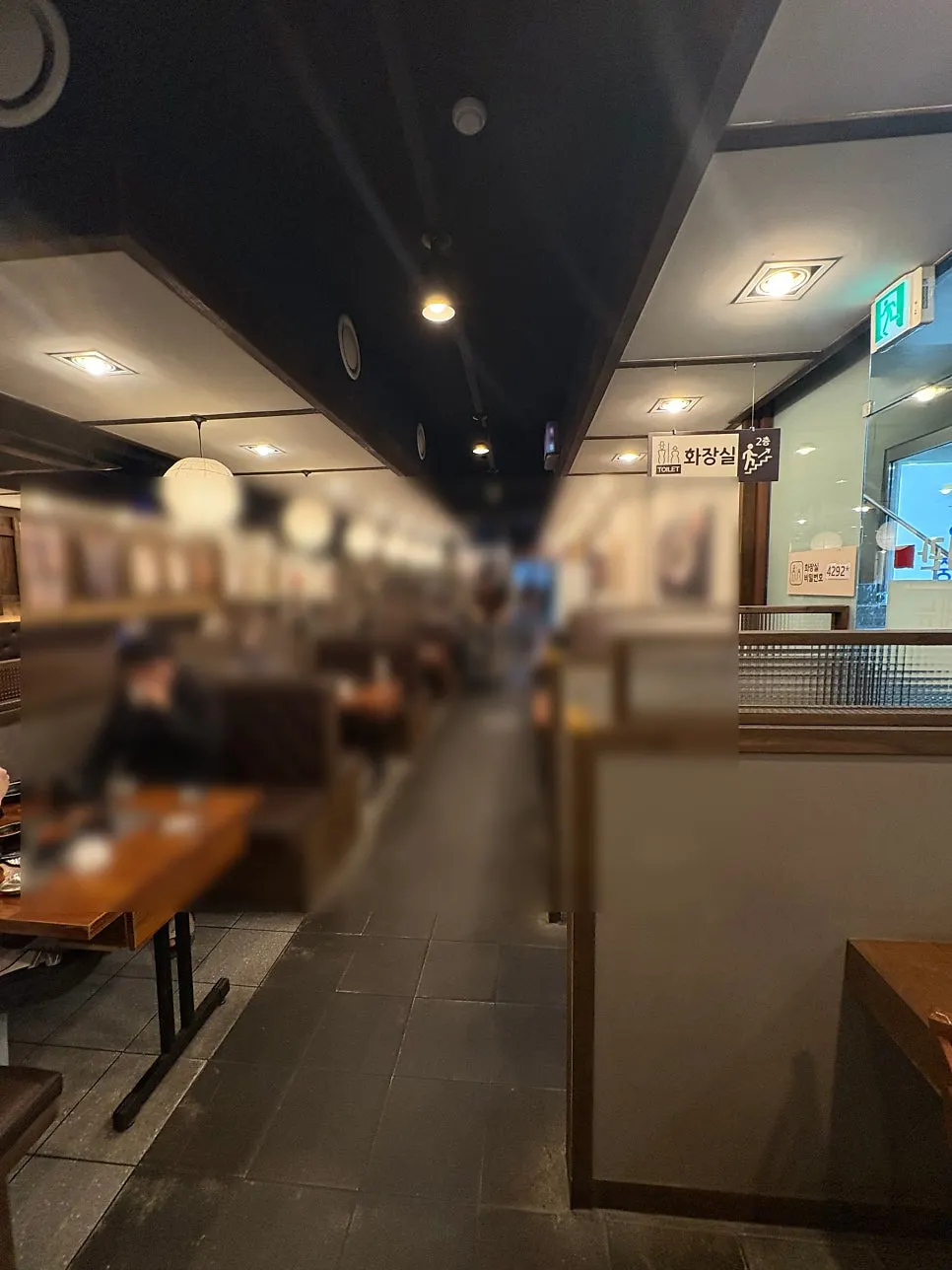 보승회관 천호역점 넓은 홀 좌석