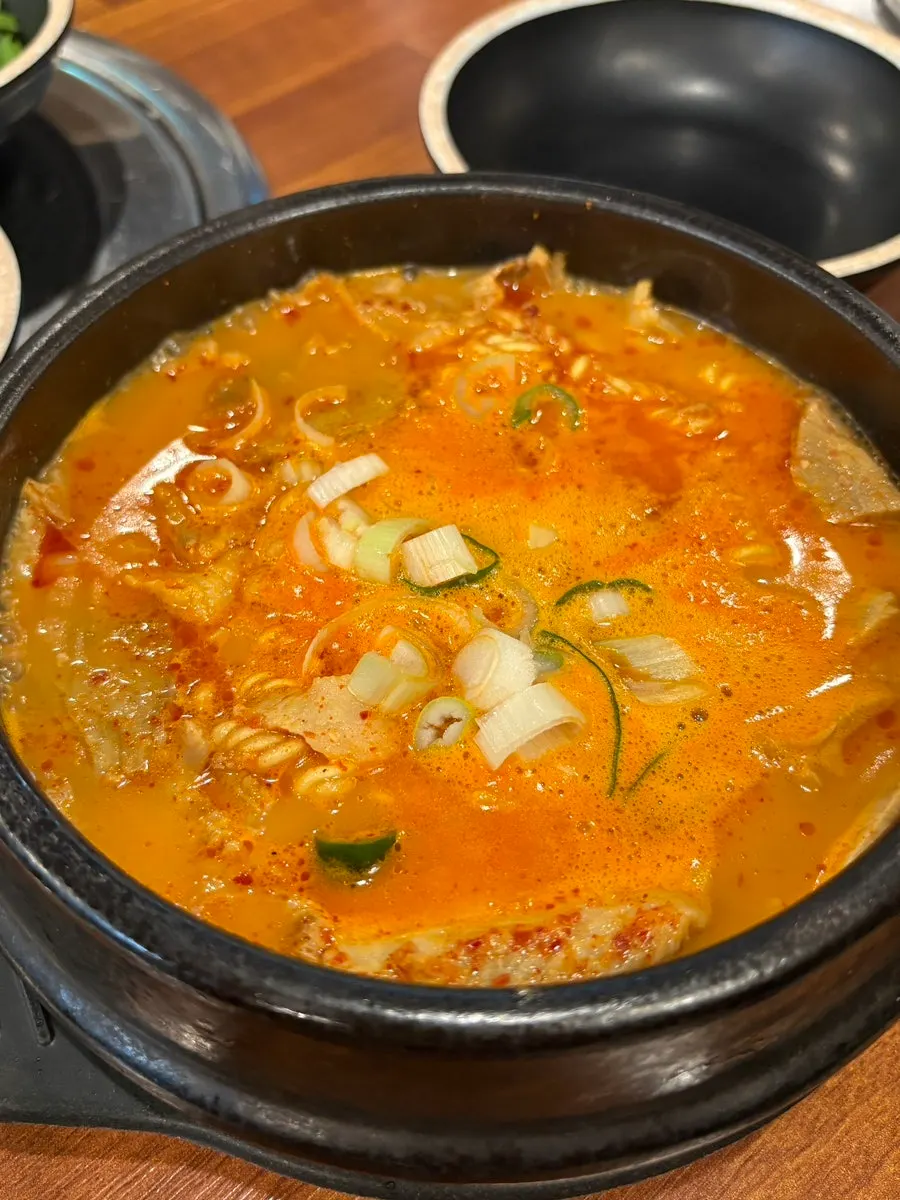항정살이 푸짐한 국밥 클로즈업