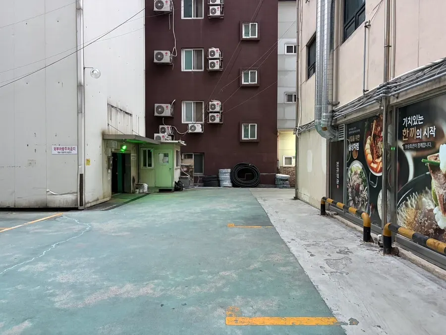 보승회관 천호역점 건물 1층 전경