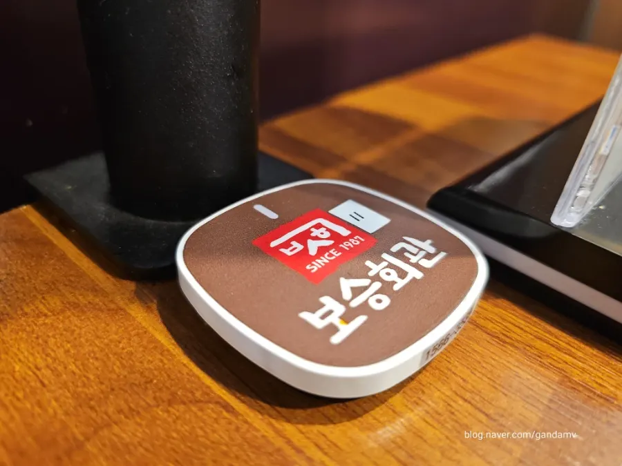 Table-order tablets placed at each table