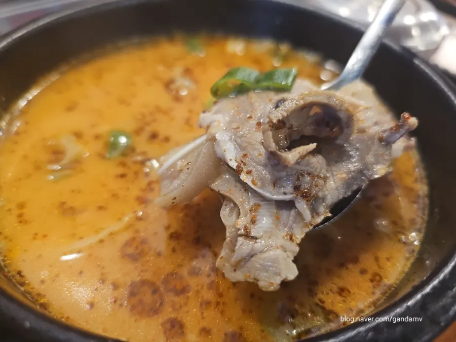 Meat-only ingredients in the gukbap, sundae excluded
