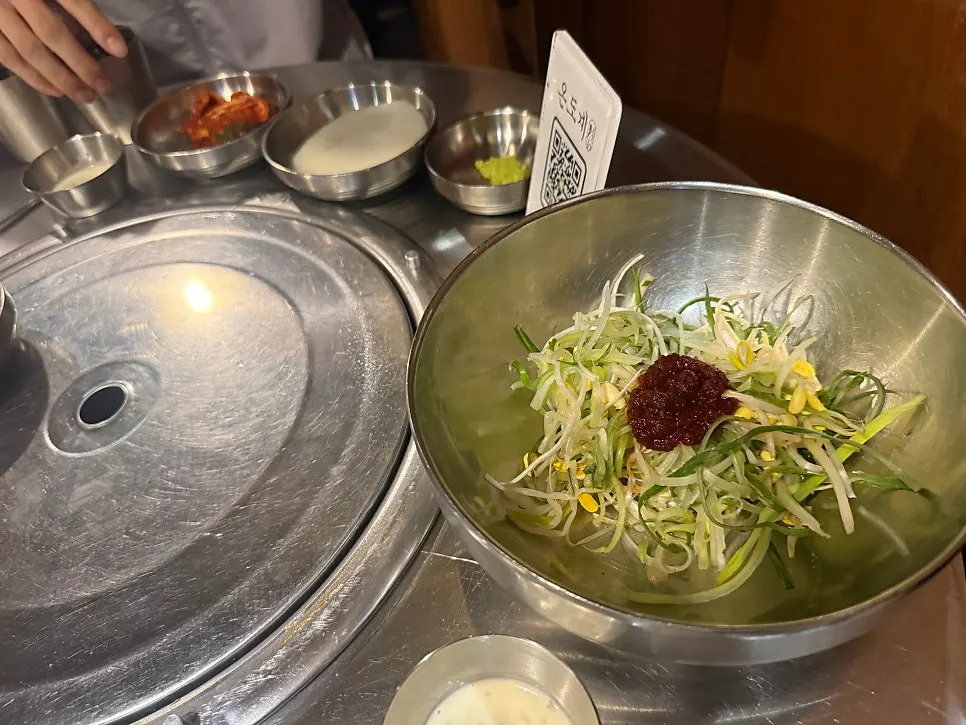 Three sauces: spicy sauce, white sauce, and honey