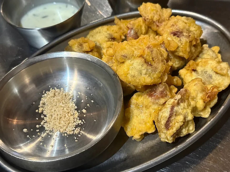 Fried gizzards served as a standard side