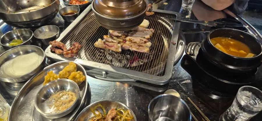 Bone-in thigh cut garlic salt chicken galbi