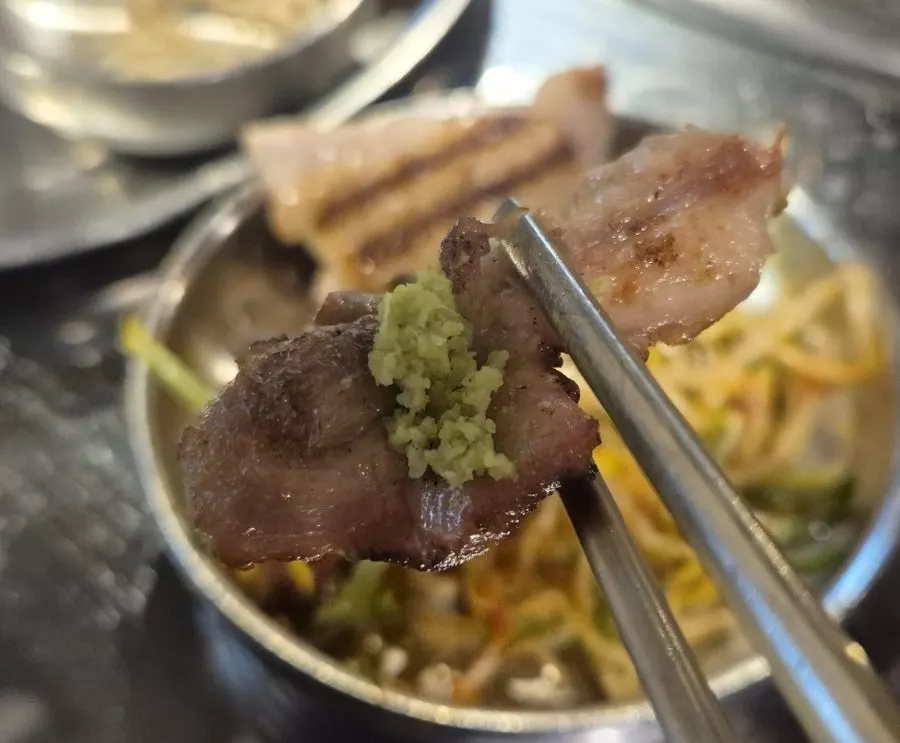 Fried chicken gizzard served with soybean powder salt