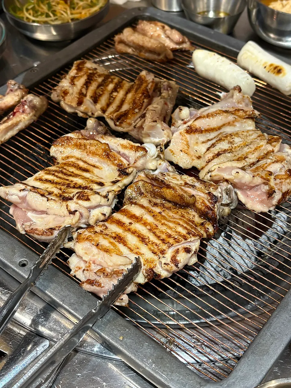 Garlic salt chicken galbi grilling on the charcoal pan
