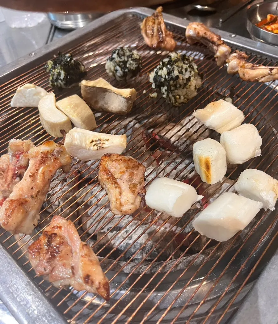직접 만들어 구운 주먹밥과 닭갈비