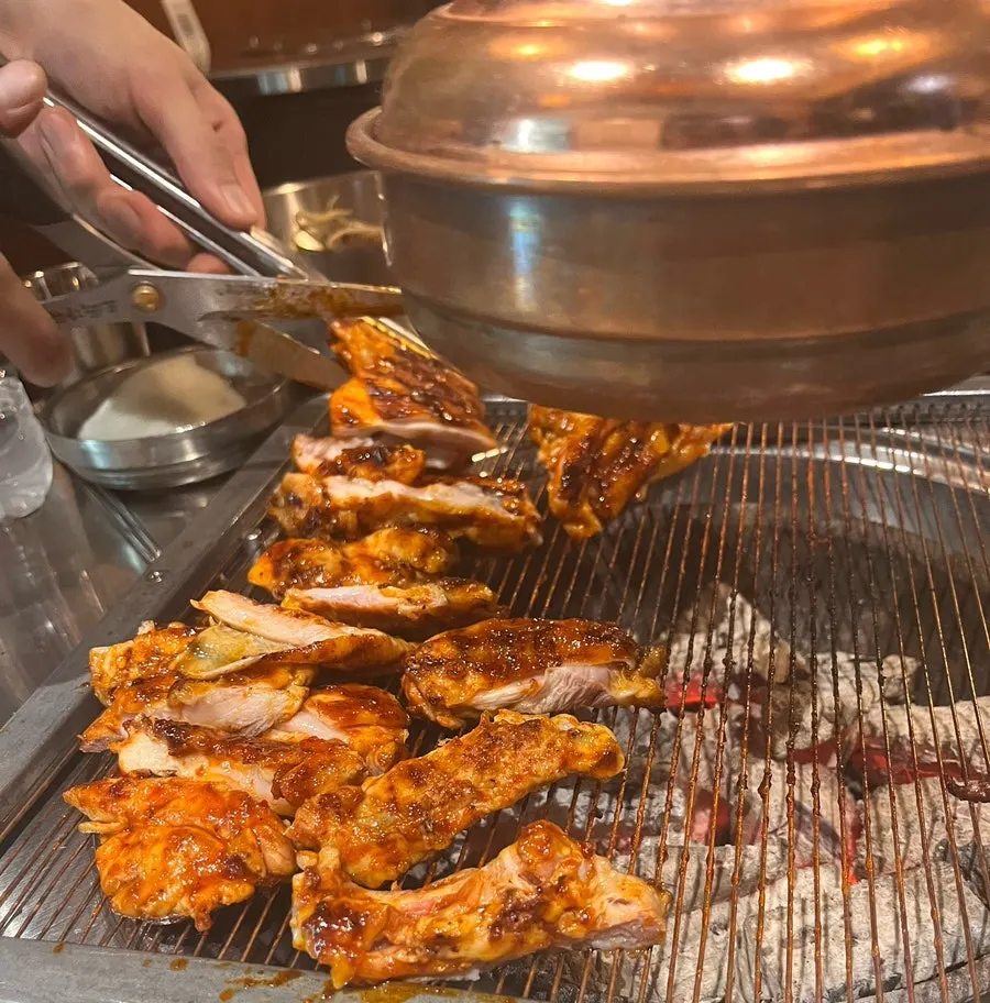 매콤달콤한 양념이 배어든 닭갈비 클로즈업