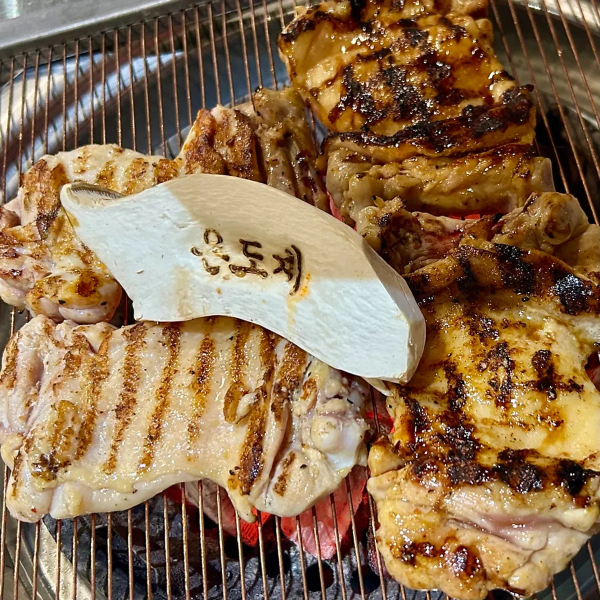 Charcoal-grilled chicken galbi at Ondogye in Cheonho, feature photo
