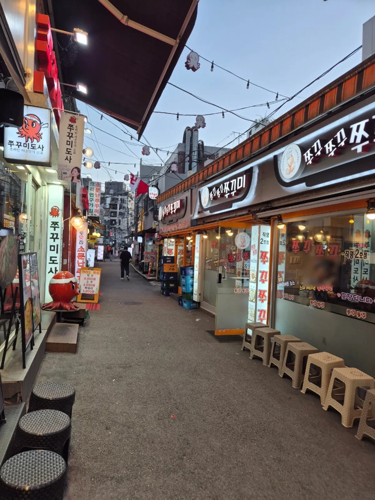 Exterior of Ondogye's main building, a charcoal chicken galbi restaurant