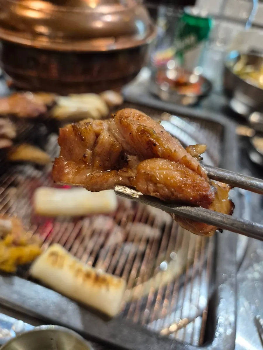 Garlic salt chicken galbi arranged neatly on the grill