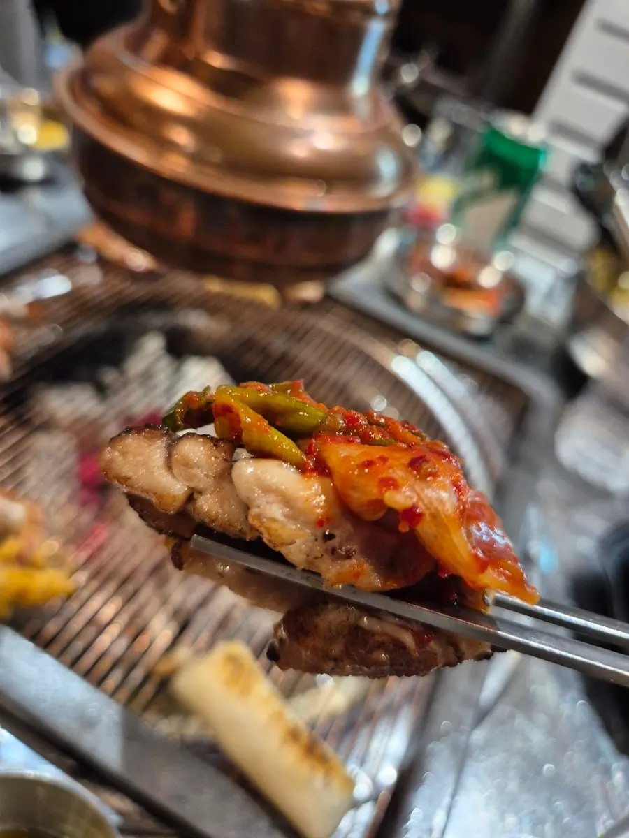 Grilled garae-tteok rice cake dipped in honey