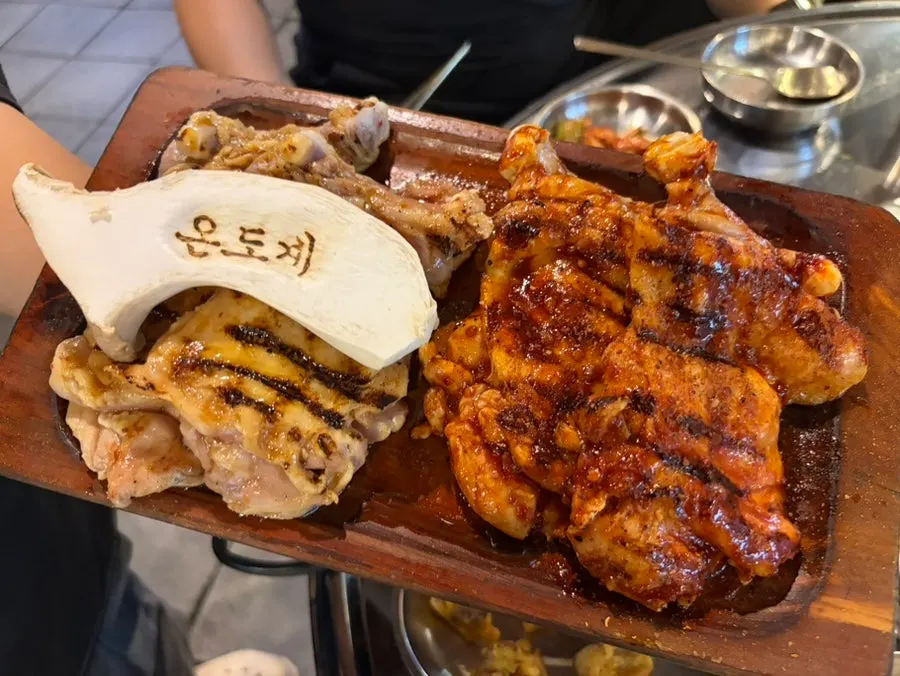 닭갈비용 흰색 특제소스와 고추장 소스