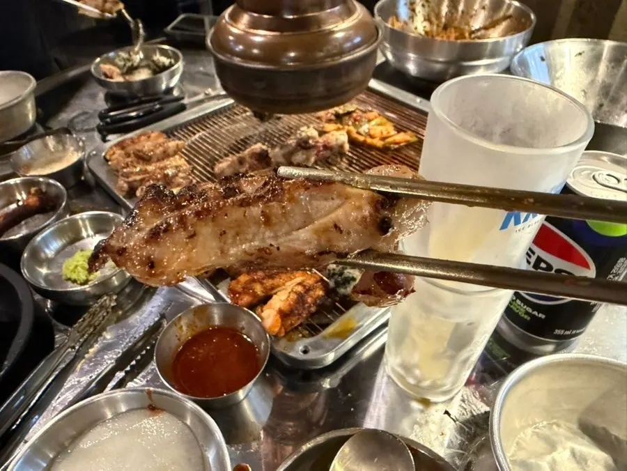 세 가지 맛의 숯불 닭갈비