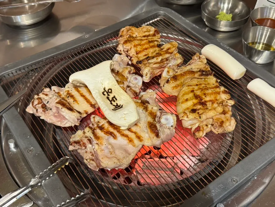 두부와 야채가 들어간 기본 된장찌개