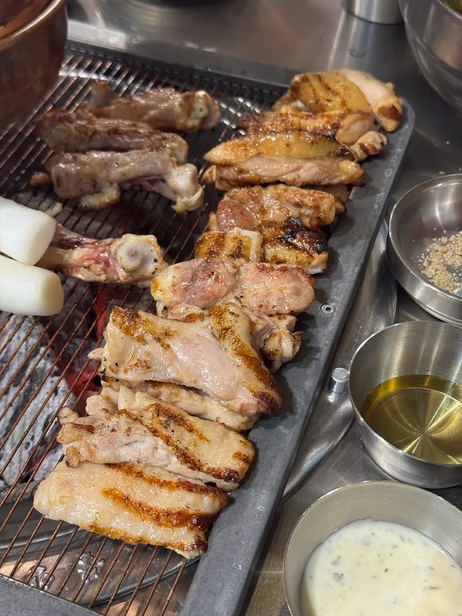 익어가는 닭갈비 불판 클로즈업