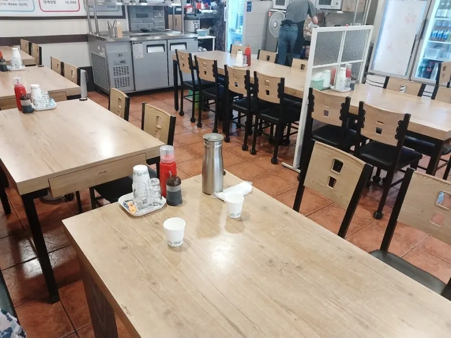깔끔한 도원수산 매장 내부
