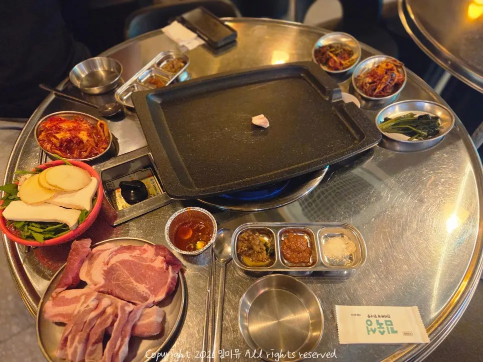 Warmly lit interior of Gim Sukseong Seongnae Branch