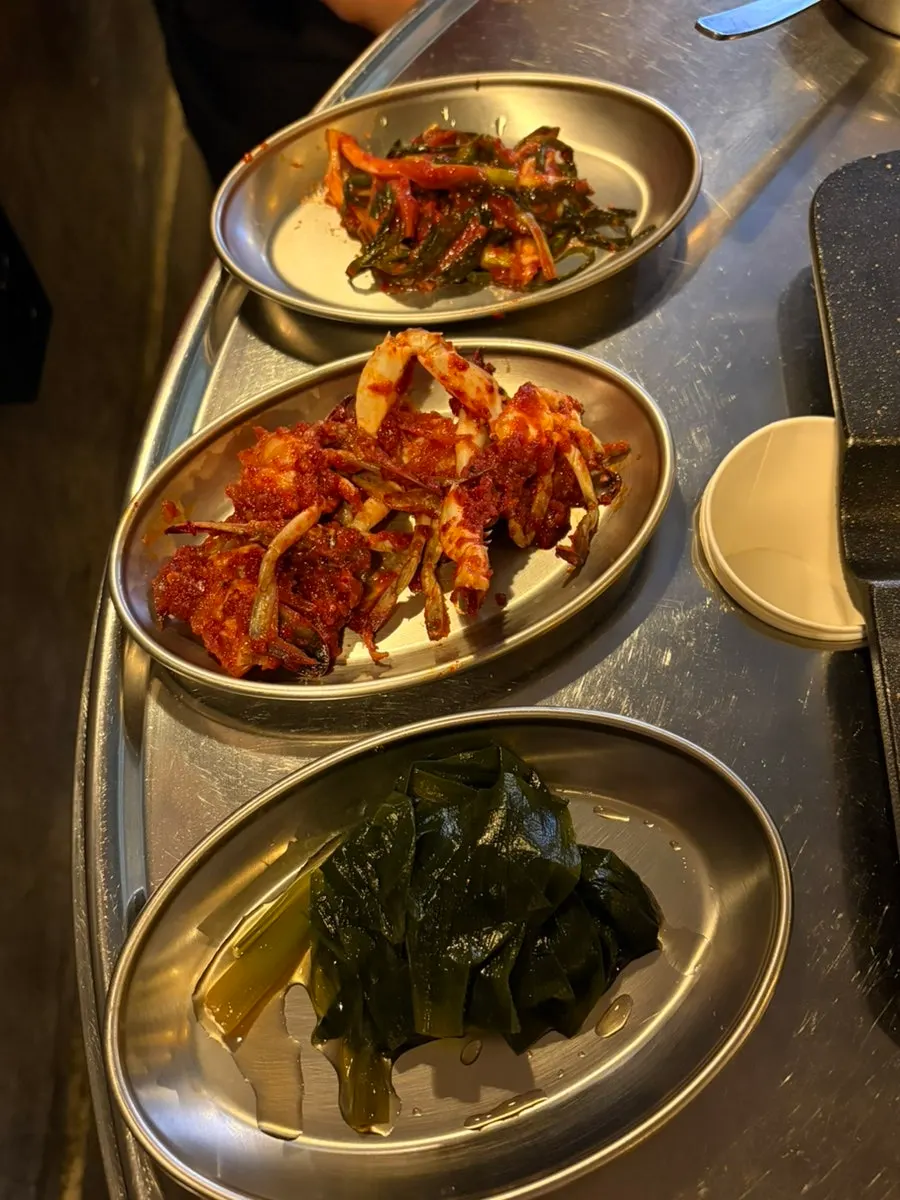 파김치 명이나물 양념게장 기본 반찬