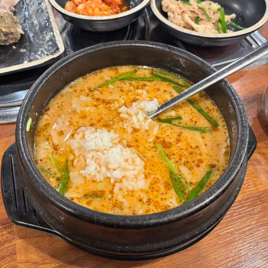 부드러운 항정수육 국밥 구성