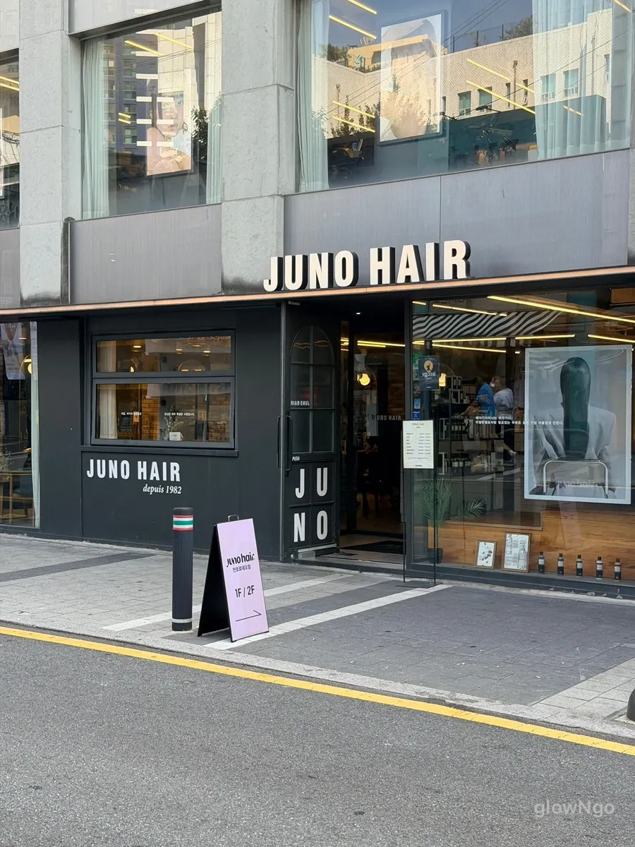 1층에 자리한 준오헤어 천호로데오점 외관