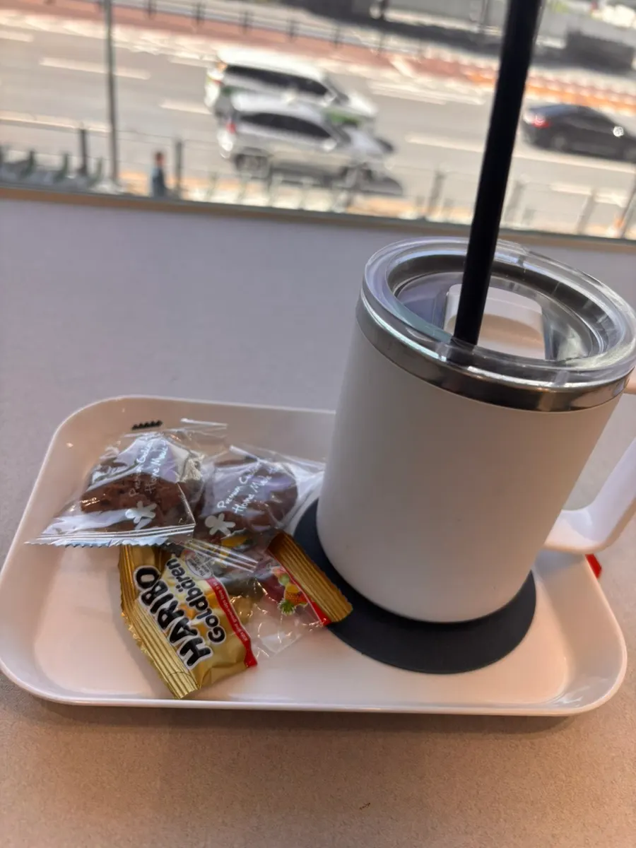 펌 로드를 말아 올린 머리