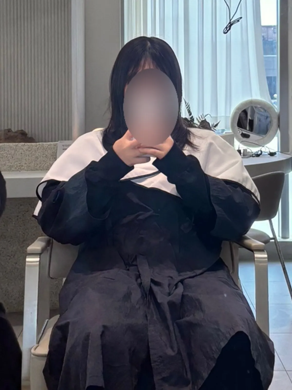 헹군 뒤 컬이 잡힌 중단발 펌