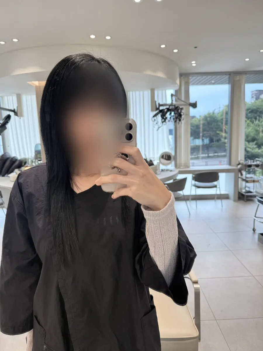 Finished dark-color hime cut