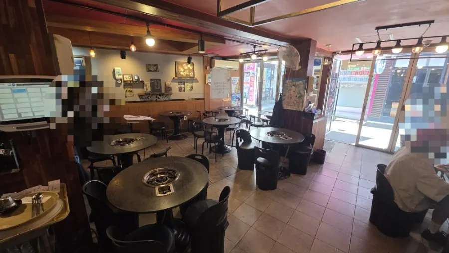 Table seating inside Jjuksami